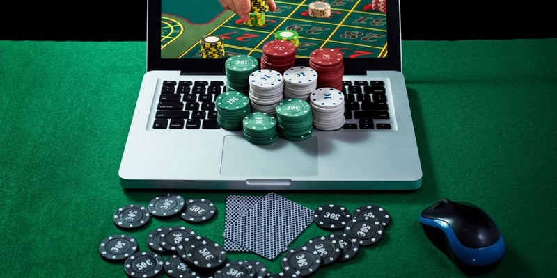 So sánh casino truyền thống và casino online có gì khác nhau?